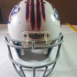 Schutt Football Helment | Youth Medium Fits - Needs 1 ear pad replaced